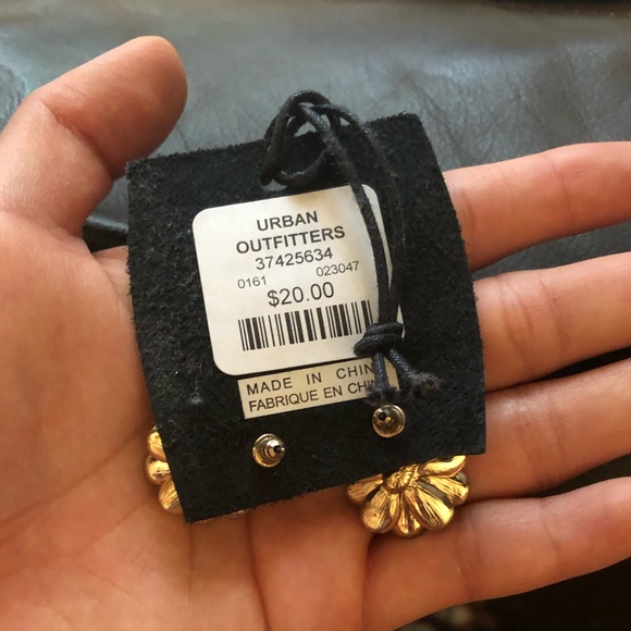 NWT Black Flower Earrings UO - Picture 2 of 2